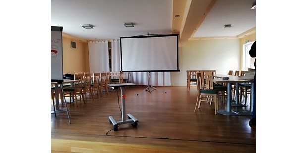 Tagungshotels - Bildschirm - Süd & West Steiermark - Seminare (Bühne ist ca. 30 m2 groß) - Landgasthaus zur Post, St.Nikolai im Sausal 
