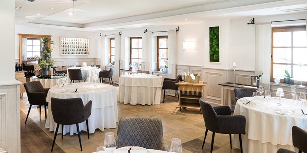 Tagungshotels - Bühne - Ruhgassing - Fine dining im MAYER's Restaurant. Ausgezeichnet mit 2 Sternen Guide Michelin. - Schloss Prielau