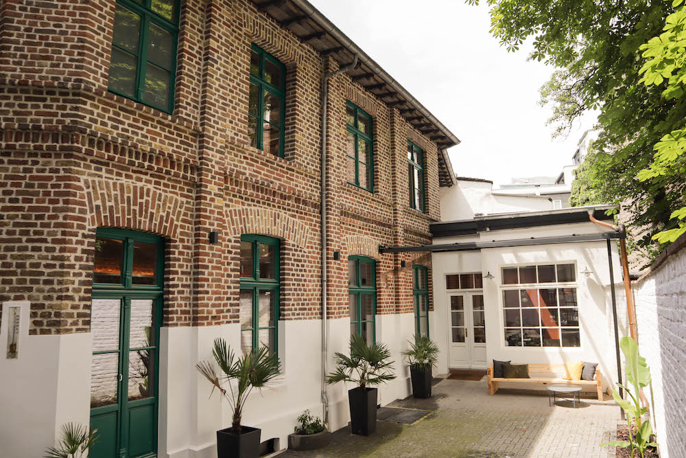 Seminarraum - Sie gestalten Ihre Veranstaltung gerne interaktiv oder planen für Ihre Veranstaltung einen entspannten Ausklang? Auch diese Wünsche bleiben in der Alten Buchbinderei nicht offen! Im Innenhof können Sie interaktive Übungen durchführen und abends den Tag mit einem gemütlichen Get-together und einem kü - Alte Buchbinderei Düsseldorf