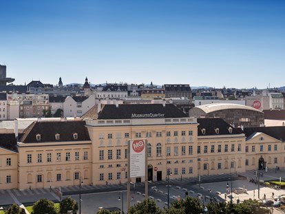 Tagungshotels - Internetanschluss: über 100 Mbit/s - Maria-Lanzendorf - MQ Front Ansicht, Foto © Alexander Eugen Koller - MuseumsQuartier Wien