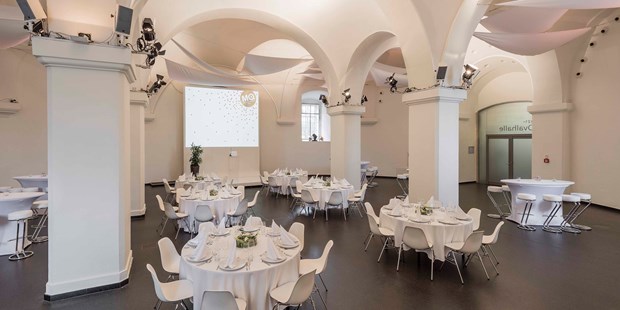 Tagungshotels - Mahlzeiten: Buffetform möglich - Ovalhalle, Foto © Alexander Eugen Koller - MuseumsQuartier Wien