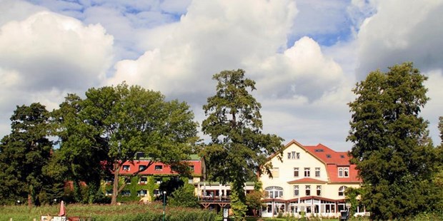 Tagungshotels - Adventure-Incentive: Bogenschießen - Brandenburg Süd - Landhaus Alte Eichen vom See - Das Landhaus am See Alte Eichen
