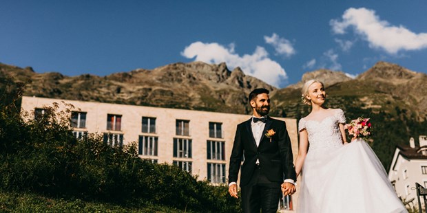 Tagungshotels - Beamer und Leinwand - Graubünden - Hochzeit im Hotel Saratz - Seminarhotel SARATZ & Kongress- und Kulturzentrum Pontresina