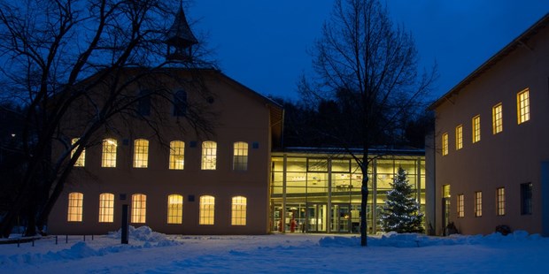 Tagungshotels - Seminarraum abschließbar - Kulturhaus Bruckmühle im Winter - Eventlocation Bruckmühle