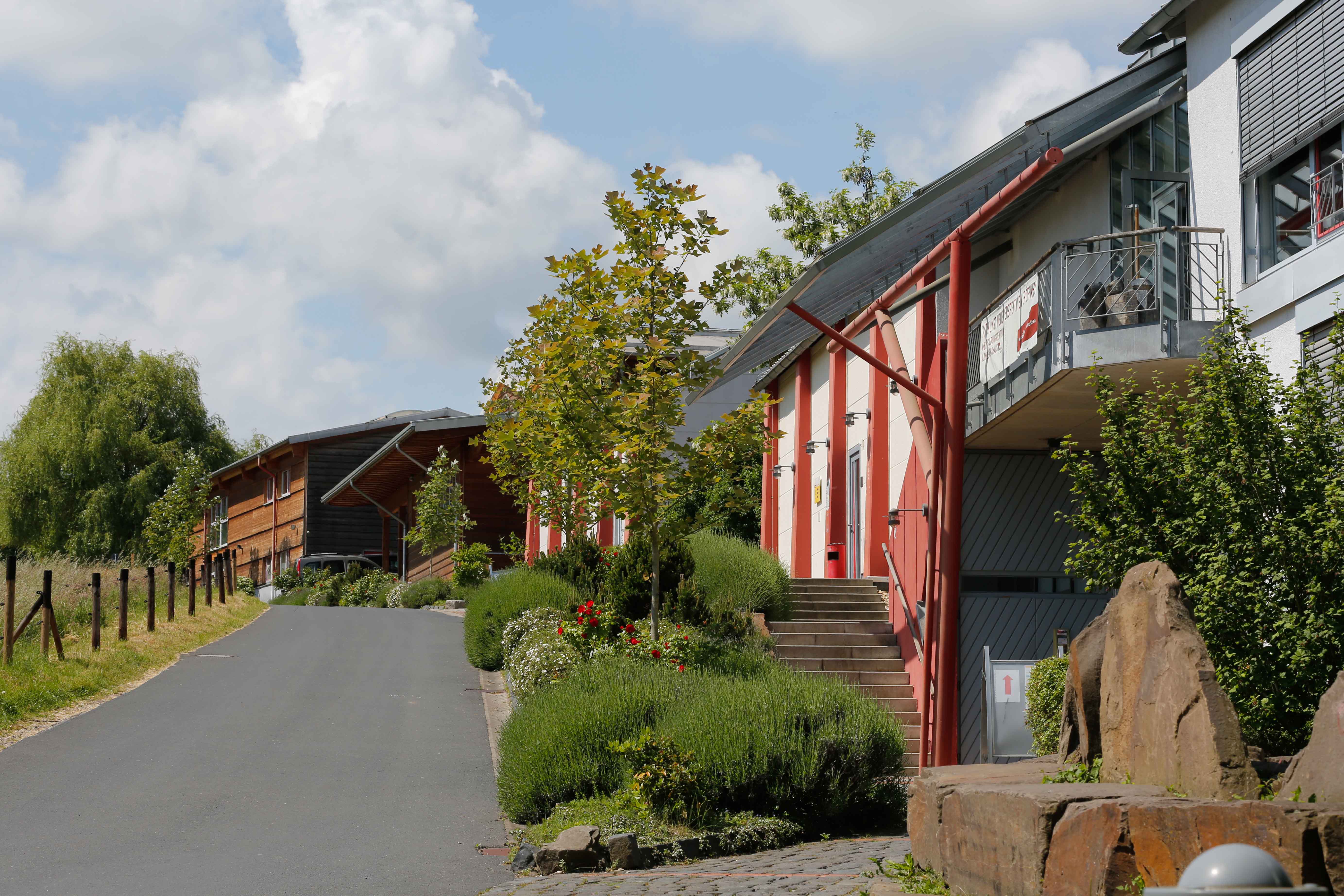 Seminarraum - Der Johannishof ist einzigartig: Der Fachwerkhof beherbergt mit seinen umliegenden Gebäuden das Weiterbildungszentrum Alanus Werkhaus und das Alanus Gästehaus ebenso wie die künstlerischen Fachbereiche der Alanus Hochschule. - Alanus Werkhaus