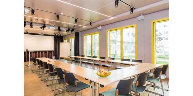 Tagungshotels - geeignet für: Produktpräsentation - Maria-Lanzendorf - U Form im Saal groß (117m2) - Gleis 21
