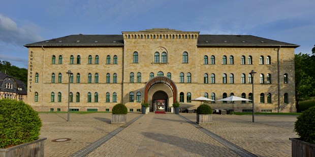 Tagungshotels - Freisprech-Telefonanlage - Sachsen-Anhalt Süd - Hoteleingang / Parkplatz - Schlosshotel Blankenburg