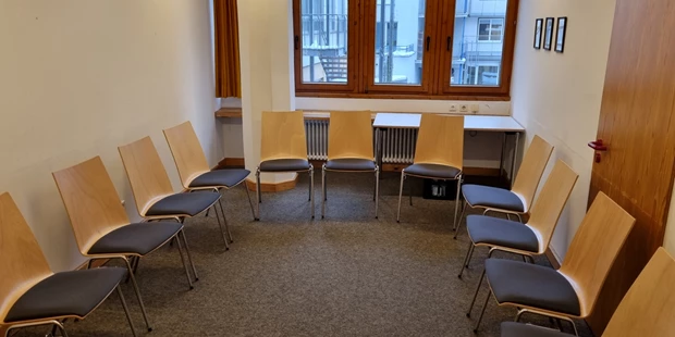 Tagungshotels - Art der Location: Meetingroom - Straßlach-Dingharting - kleiner Seminarrraum  - Veranstaltungszentrum des Evangelischen Handwerker-Vereins