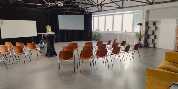 Tagungshotels - Seminarraum abschließbar - Maria-Lanzendorf - Video Studio Wien