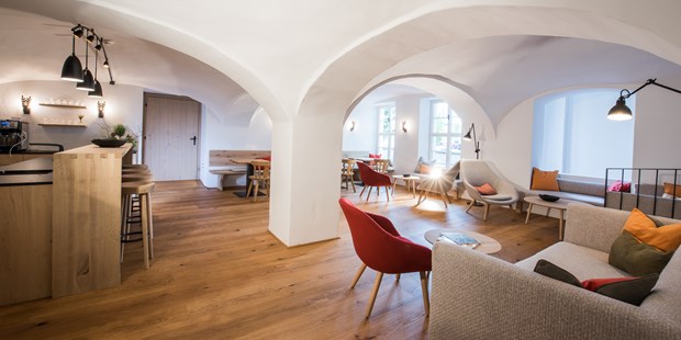 Tagungshotels - Preisniveau: hochpreisig - Höllersberg (Munderfing) - Der Lobbybereich, kann als Aufenthaltsraum in den Seminarpausen genutzt werden - Stiegl-Gut Wildshut