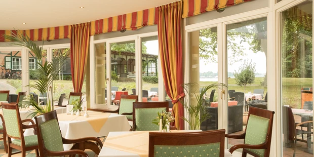 Tagungshotels - Mahlzeiten: Kaffeepause - Deutschland - Wintergarten Restaurant "Schröders" - Kurhaus am Inselsee