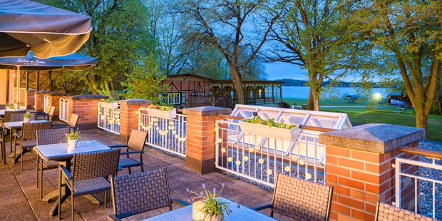 Tagungshotels - Flair: entspannt - Deutschland - Terrasse Tagungsräume - Kurhaus am Inselsee
