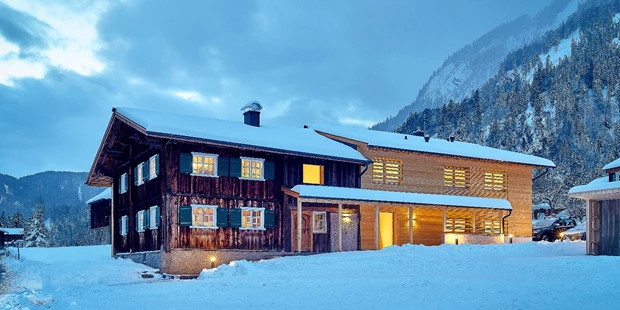 Tagungshotels - Freizeit-Incentive: Escape-Room - Außenansicht Winter - Wald 12 Ferien- und Seminarhaus
