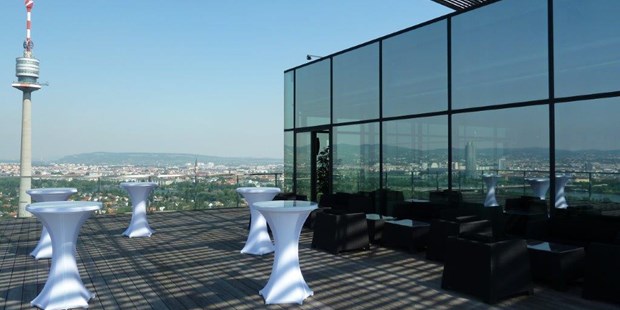 Tagungshotels - Mahlzeiten: Frühstück - Maria-Lanzendorf - Terrasse bei Tag  - wolke21 im Saturn Tower