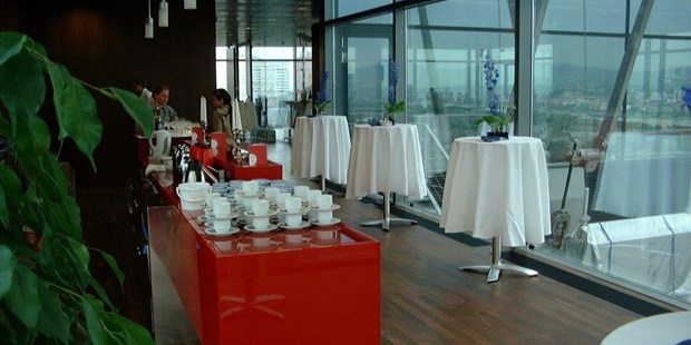Tagungshotels - Gastronomie: Fremdes Catering möglich - Maria-Lanzendorf - Bar  - wolke21 im Saturn Tower