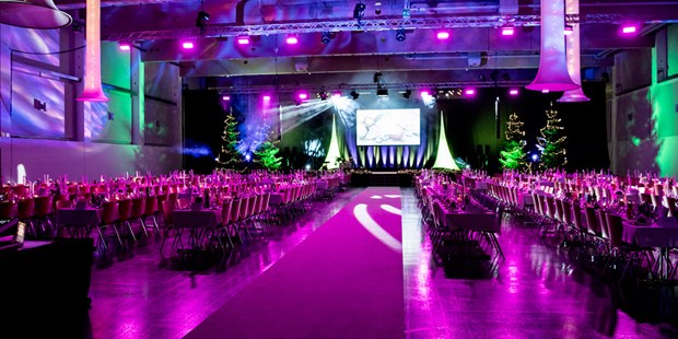 Tagungshotels - Bühne - Hiering - Messehalle individuell nutzbar - Veranstaltungszentrum Messe Ried