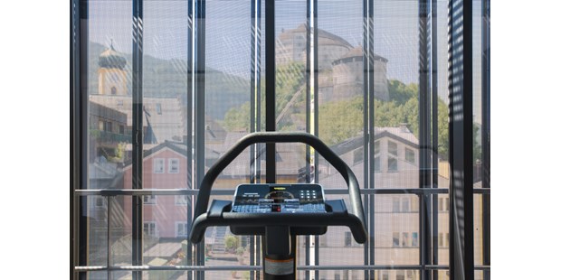 Tagungshotels - Tiroler Unterland - Fitnessraum mit Blick auf die Festung Kufstein
(3 Kardiogeräte) - arte Hotel Kufstein