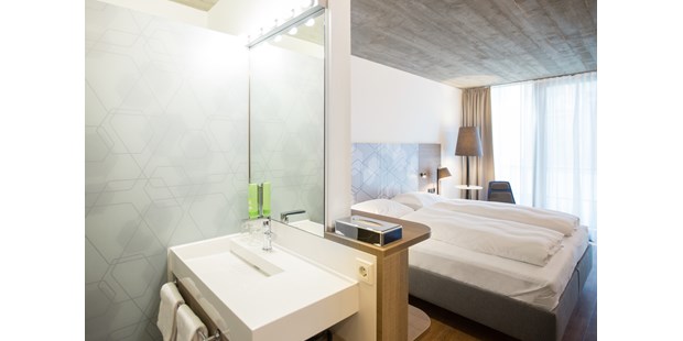 Tagungshotels - Klimaanlage - Nußham - Bad, Doppelzimmer "Grande"
(insg. 85 Zimmer im Hotel verfügbar, sowohl zur Einzel-, als auch zur Doppelbelegung) - arte Hotel Kufstein