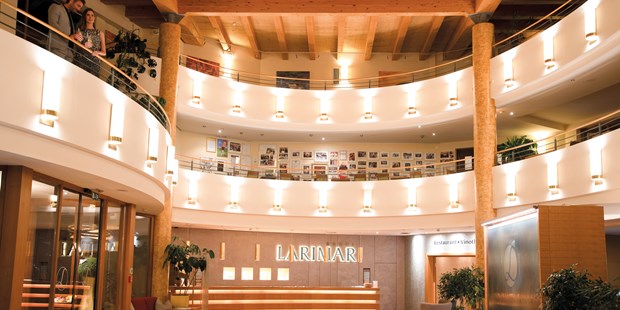 Tagungshotels - Bühne - Obersaifen - Larimar Hotellobby und Rezeption - Larimar Hotel Stegersbach