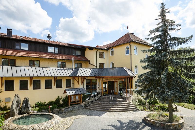 Tagungshotels: Eingangsbereich Kuralpe Kreuzhof  - Kuralpe Kreuzhof