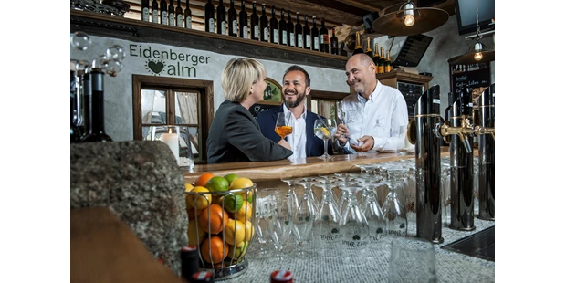 Tagungshotels - Gastronomie: Eigene Internationale Küche - Elz (Lasberg) - Bar in der Tiroler Alm - Eidenberger Alm