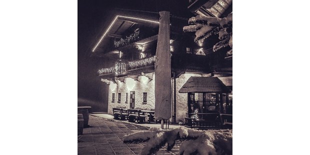 Tagungshotels - Mahlzeiten: Hotelbar - Lamm (Neumarkt im Mühlkreis) - Beleuchtung Tiroler Alm im Winter - Eidenberger Alm