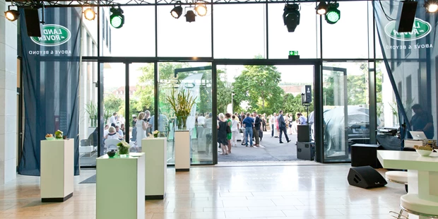 Tagungshotels - Gastronomie: Eigene regionale Küche - Roden - Autopräsentation, Vitrum & Außenfläche - NOVUM Conference & Events