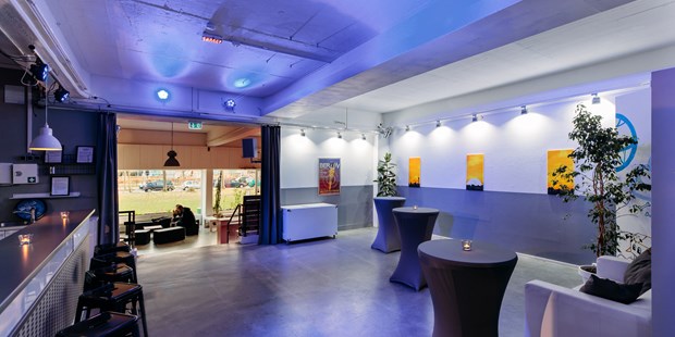 Tagungshotels - Starkstrom (340V) - Borgsdorf - Forum Factory Berlin Lounge mit Bar - Forum Factory Berlin