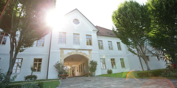 Tagungshotels - Sport-Incentive: Rodeln - Steiermark - Eingang des Weinschlosses - Weinschloss Thaller