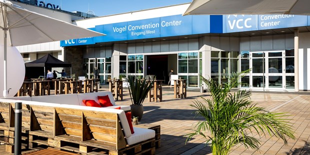 Tagungshotels - Art der Location: Tagungsstätte - Biebelried - Außenbereich Carl-Gustav-Vogel-Platz - VCC Vogel Convention Center