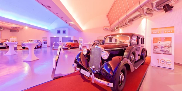 Tagungshotels - Lichtanlage - Güntersleben - Shedhalle mit Fahrzeugausstellung - VCC Vogel Convention Center