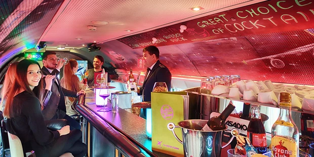 Tagungshotels - Mahlzeiten: Buffetform möglich - Fölling - NOVA-AIR 80s Flieger Bar & Restaurant Il-62M - NOVAPARK Flugzeughotel Graz
