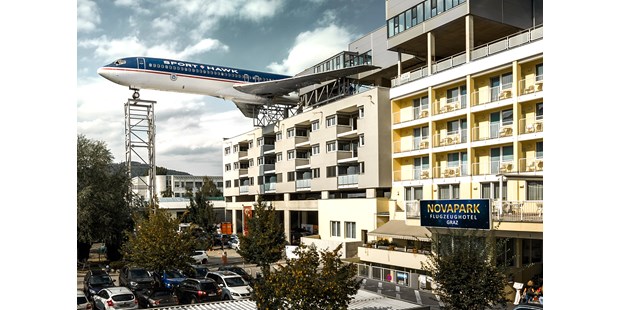 Tagungshotels - Kultur-Incentive: Vernissage - Mühlriegl - NOVAPARK Flugzeughotel Graz