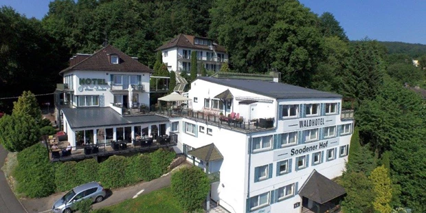 Tagungshotels - Freizeit-Incentive: Kegeln - Söhrewald - Außenansicht von oben - Benessere Hotelbetriebs GmbH - Waldhotel Soodener-Hof