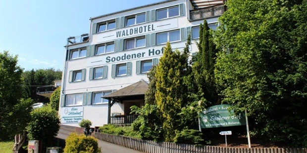 Tagungshotels - Flipchart - Göttingen - Außenansicht von unten - Benessere Hotelbetriebs GmbH - Waldhotel Soodener-Hof