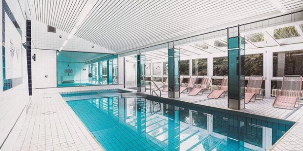 Tagungshotels - Pinnwand - Söhrewald - Schwimmbad - Benessere Hotelbetriebs GmbH - Waldhotel Soodener-Hof