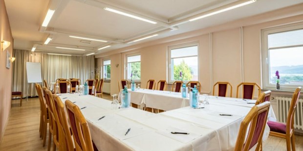 Tagungshotels - Mahlzeiten: Abendessen - Göttingen - Tagungsraum - Benessere Hotelbetriebs GmbH - Waldhotel Soodener-Hof