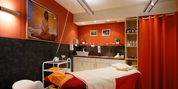 Tagungshotels - Parkplatz: Busparkplatz - Deutschland - Behandlungsraum für Massage und Kosmetik - Berghotel Oberhof