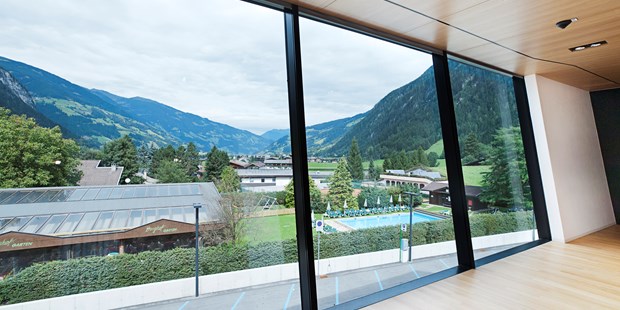 Tagungshotels - geeignet für: Clubbing - Lahn (Wald im Pinzgau) - Aussicht talauswärts vom Seminarraum Nordtirol - Europahaus.Mayrhofen