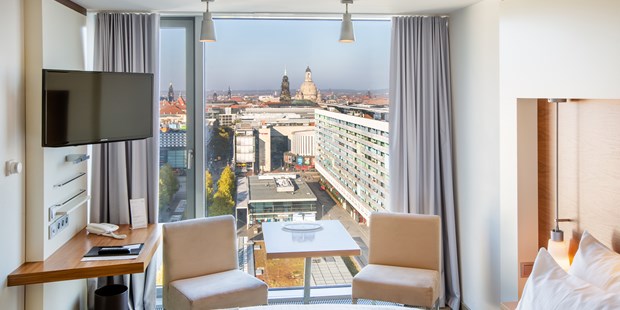 Tagungshotels - Mahlzeiten: Hotelbar - Halsbrücke - Classic Doppelzimmer - Pullman Dresden Newa