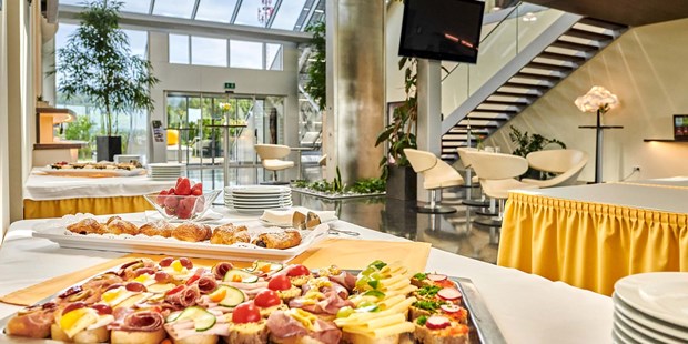 Tagungshotels - Mahlzeiten: Buffetform möglich - Grasberg (Altmünster) - Buffet - UEBEX Congresspark
