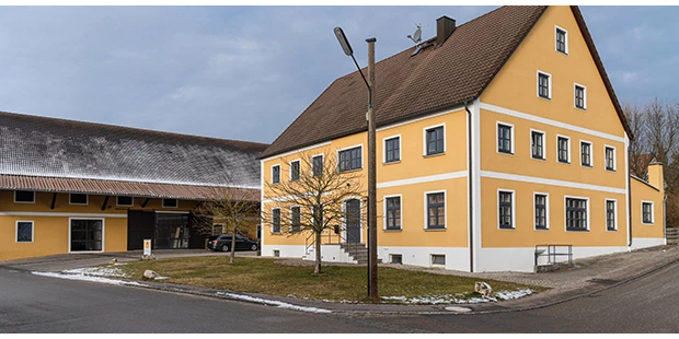 Tagungshotels - nächstes Hotel - Bobingen - Nebengebäude mit Übernachtungsmöglichkeit Bed & Breakfast Weltenhaus
Scheune mit Seminarraum  - Weltenhaus Seminarraum 