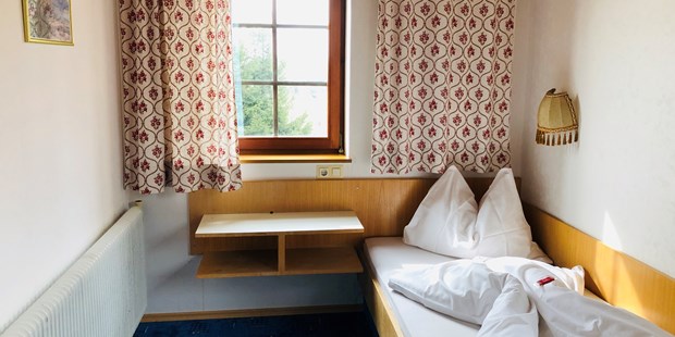 Tagungshotels - geeignet für: Kongress - Wiener Alpen - Einbettzimmer retro, 10qm, mit schönem Fernblick - Retreathaus Kloster NaturSinne