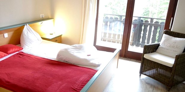 Tagungshotels - Flair: entspannt - Stübegg - Doppelzimmer Ayurveda, 18qm, mit Balkon und Waldblick - Retreathaus Kloster NaturSinne