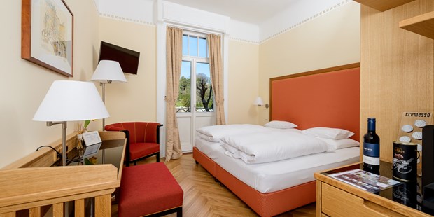 Tagungshotels - nächstes Hotel - Wien-Stadt Kagran - Zimmer mit Balkon - Ines Dombois