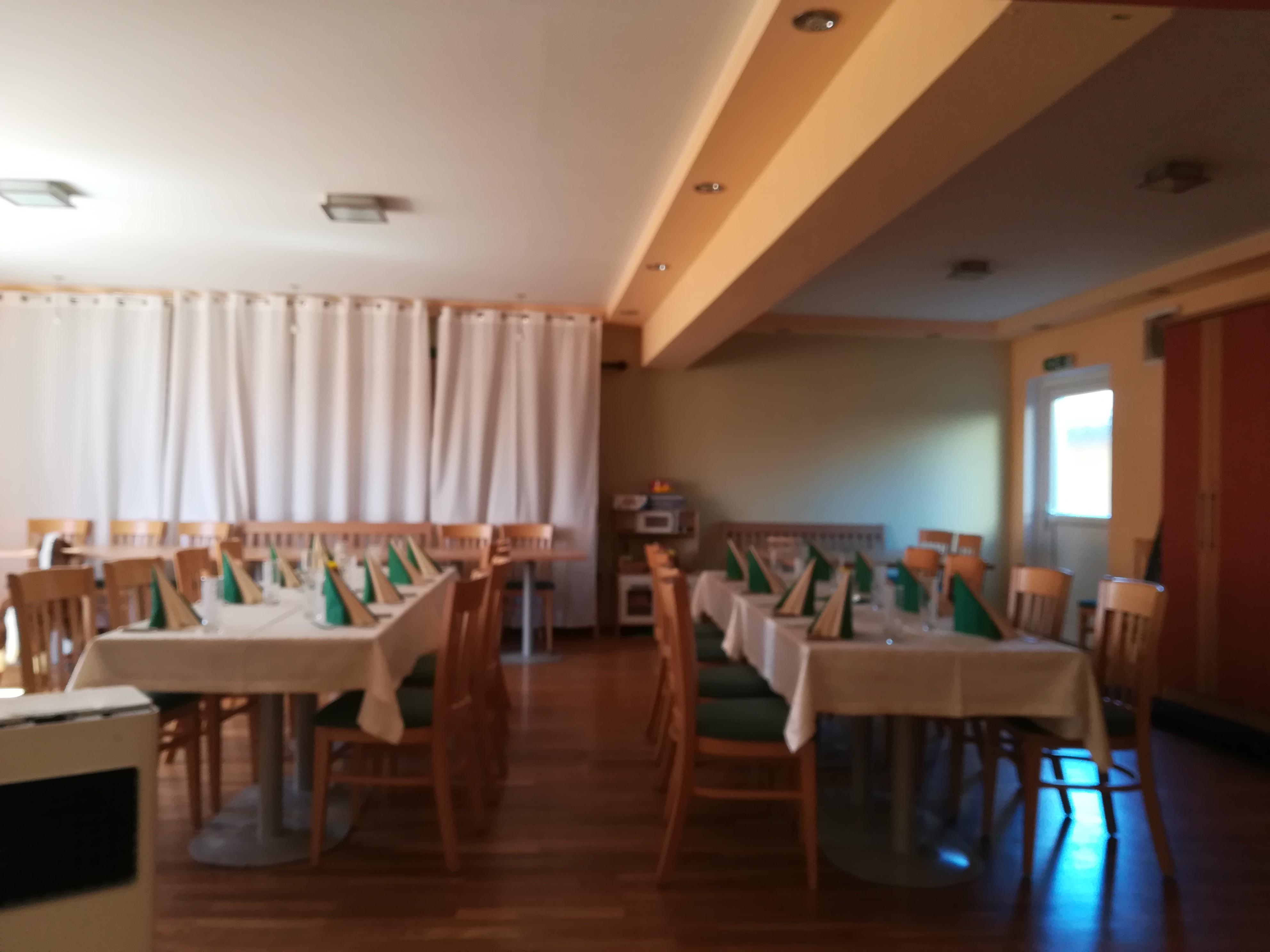 Landgasthaus zur Post, St.Nikolai im Sausal  Räume Bühne Raum