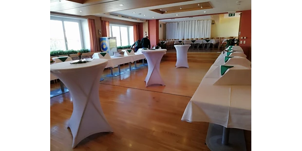 Tagungshotels - Beamer und Leinwand - Wein (Buch) Präsentation
(Saal ist ca. 120 m2 groß) - Landgasthaus zur Post, St.Nikolai im Sausal