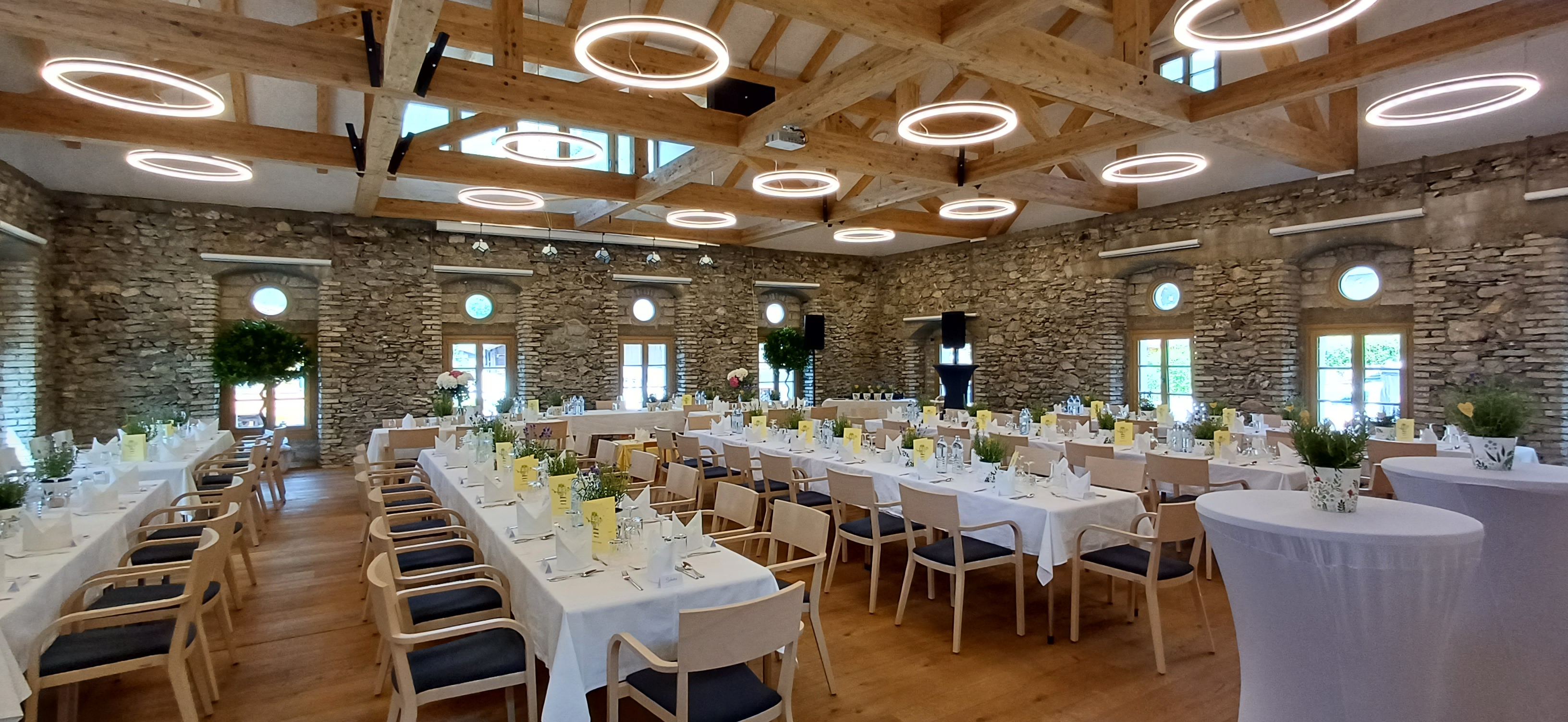 Seminarraum: Festliche Tafeln für bis zu 100 Personen - Mesnerhaus Rauris - Ihre Location für Seminare und Veranstaltungen in den Alpen