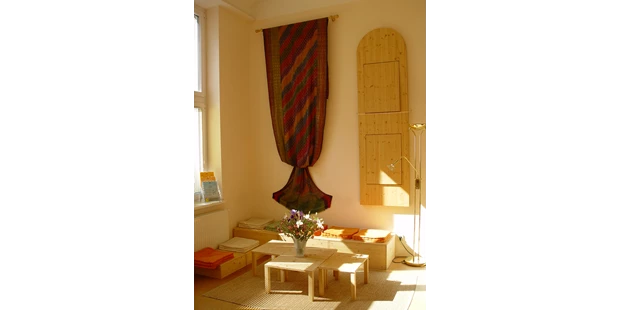 Tagungshotels - Brunn am Gebirge - Die Lobby - gemütlich beisammen sitzen - oder auch den Esstisch runterklappen! - zeiTraum 1070 Wien