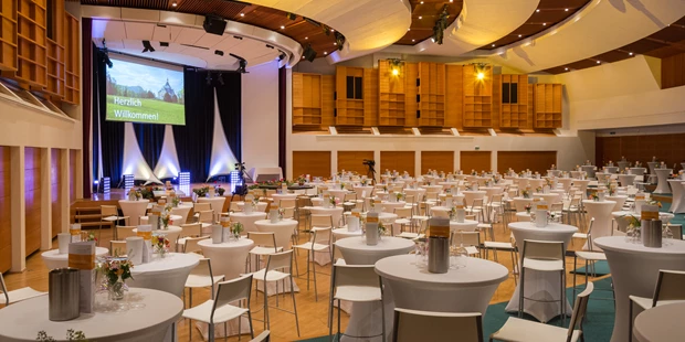 Tagungshotels - Beamer und Leinwand - Toscana Saal  - Toscana Congress Gmunden/Villa Toscana